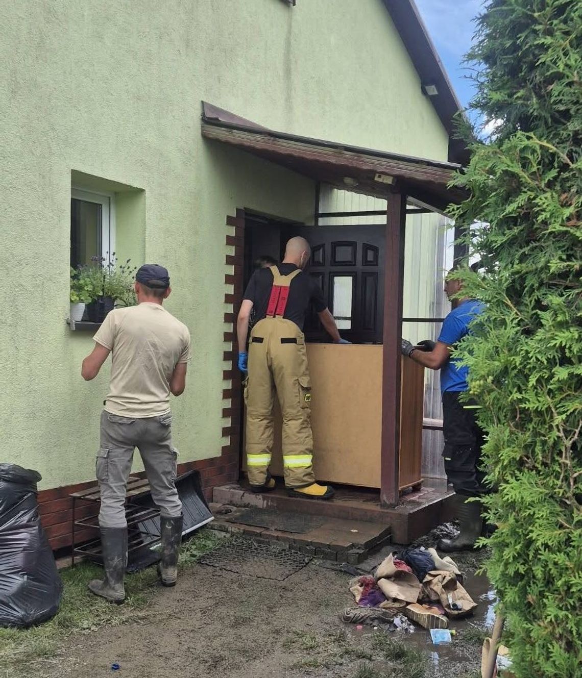 Apel o pomoc dla rodziny z Iskrzyni. Potrzebne są m.in. łóżka, pościel i ubrania