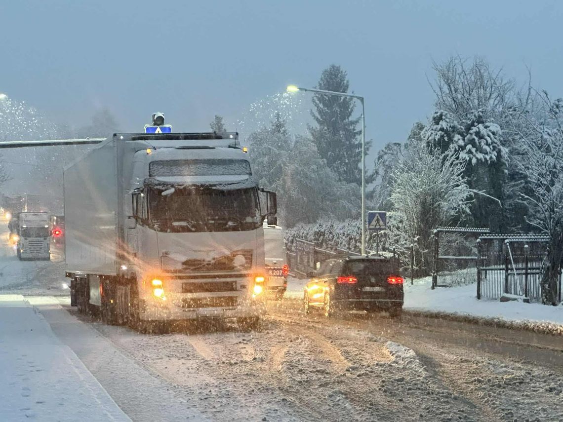 Apel o rozwagę na drogach. Od rana dochodzi do kolizji w Krośnie i powiecie