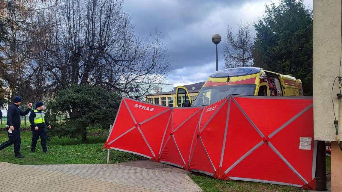 Atak na strażaków i policjantów Sanoku. Nie żyje sprawca i jego matka
