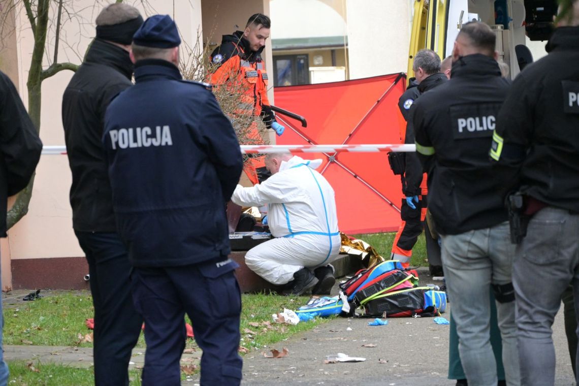 Atak na strażaków i policjantów w Sanoku. Nie żyje sprawca i jego matka