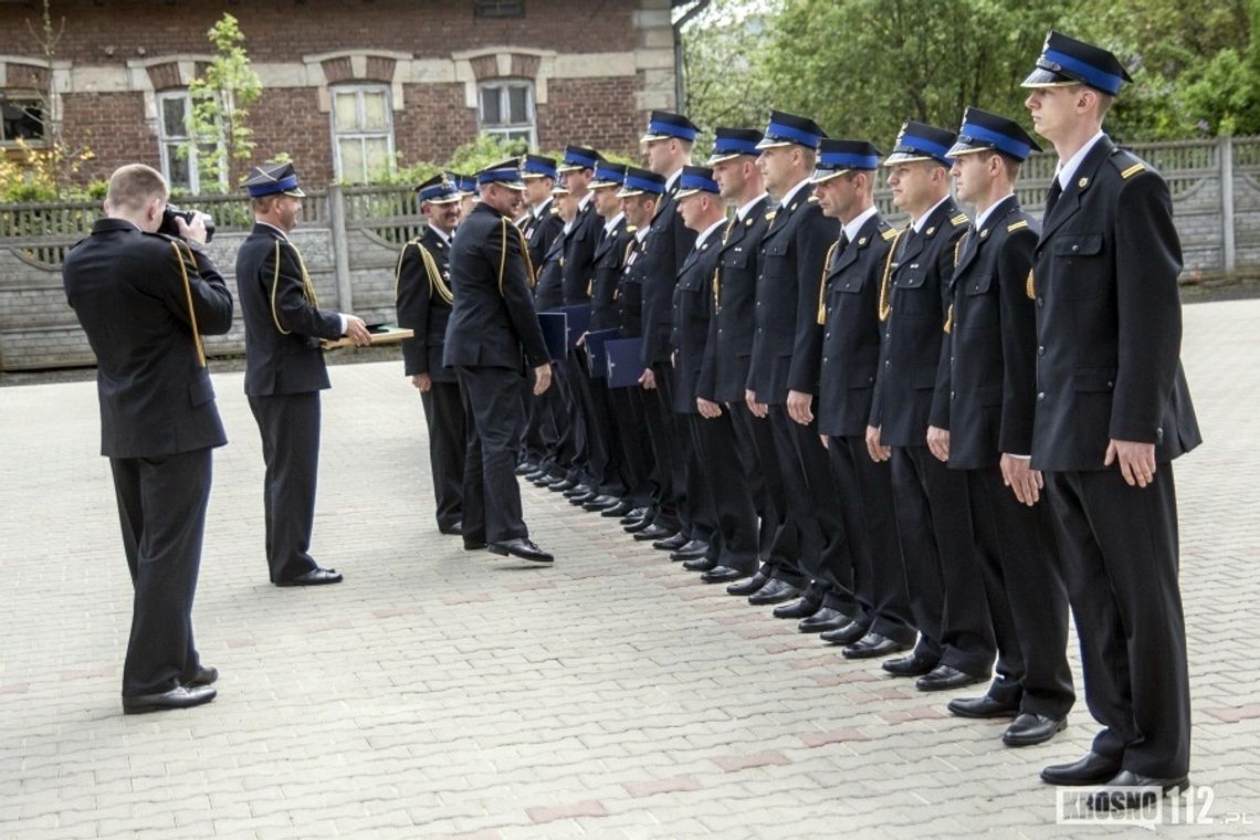 Awanse i odznaczenia z okazji Dnia Strażaka 2016