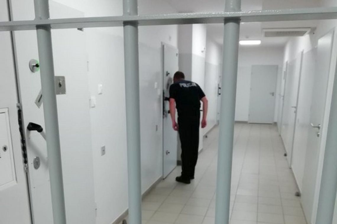 Awantura w Kopytowej i napaść na policjantów. Zatrzymano 33-latka