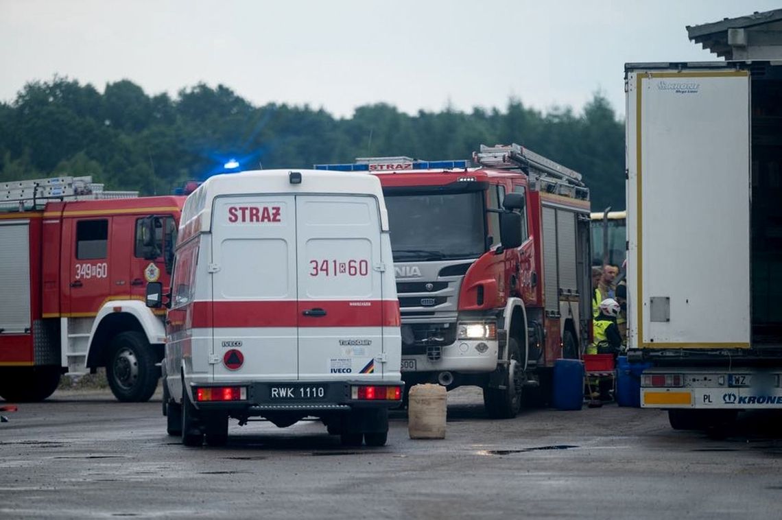 Awaria ciężarówki w Krościenku Wyżnym. Olej napędowy wyciekł na stację paliw