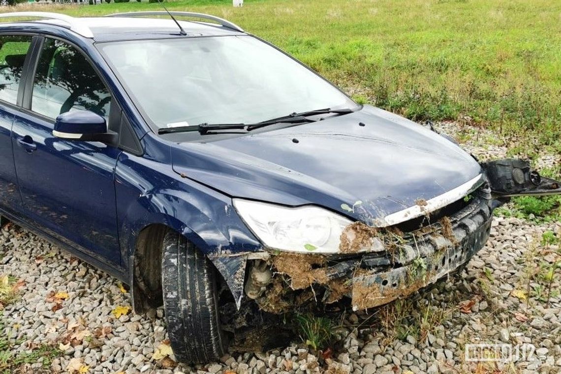 ? Bajdy/DW990: Zderzenie forda i ciężarowej scanii