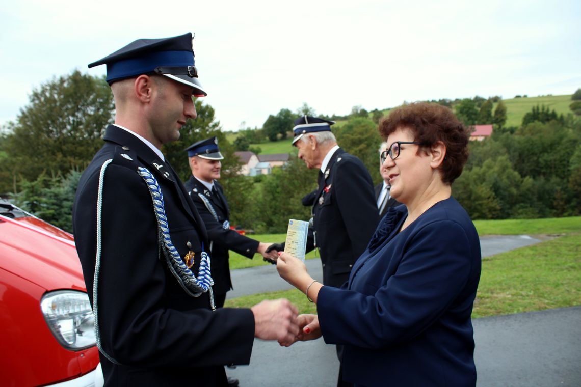 BAŁUCIANKA: Uroczystość poświęcenia samochodu strażackiego i domu ludowego