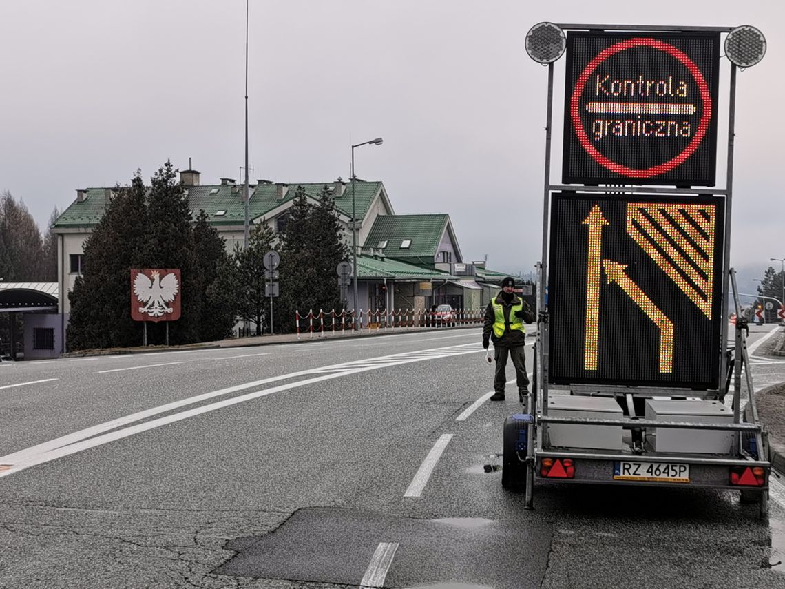 Barwinek/Polany. Próbowali wjechać nielegalnie do Polski. Podjęto pościg