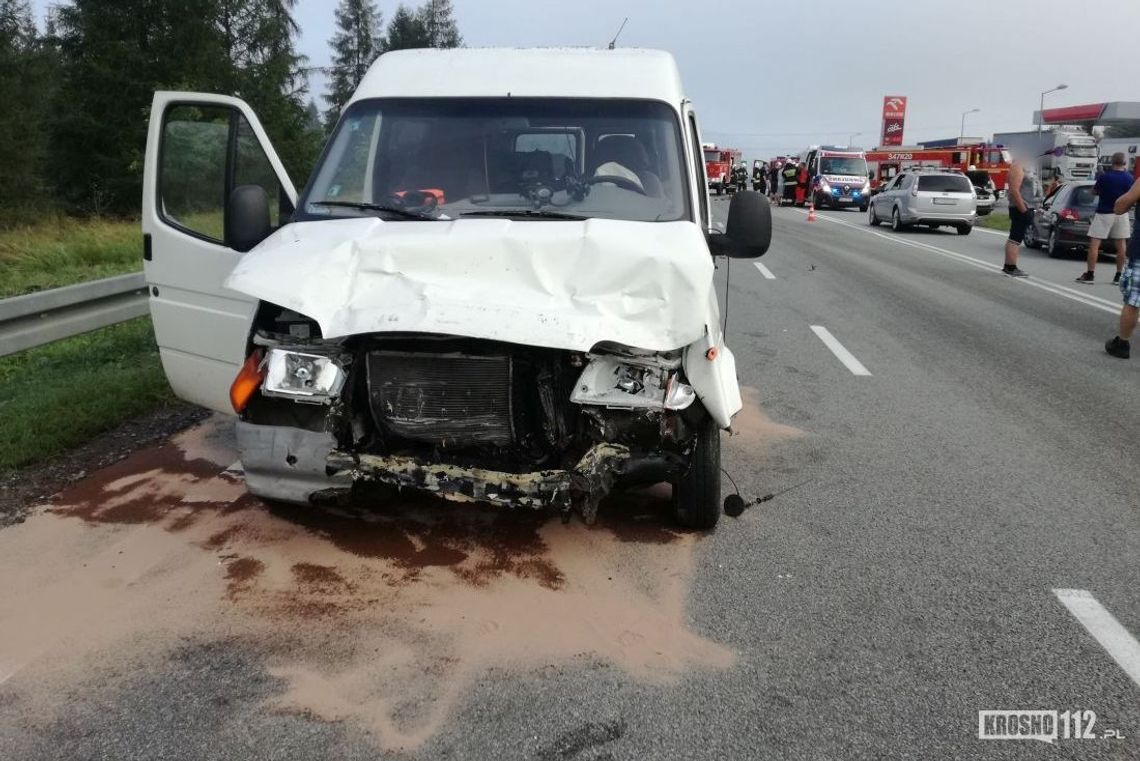 BARWINEK: Wypadek busa i osobówki przed przejściem granicznym