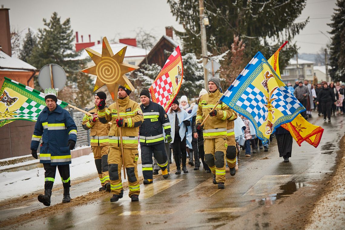 Barwny Orszak Trzech Króli przeszedł ulicami Jedlicza