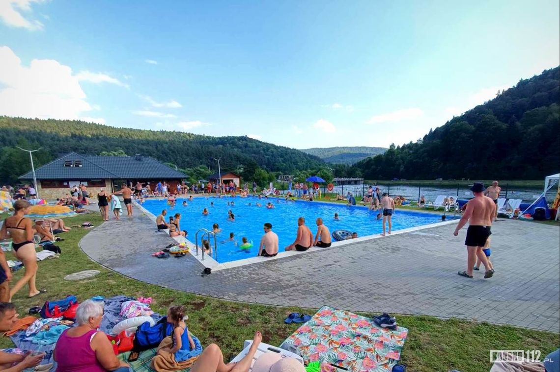 Beskid Niski ma nową atrakcję. W Krempnej przy zalewie otwarto baseny