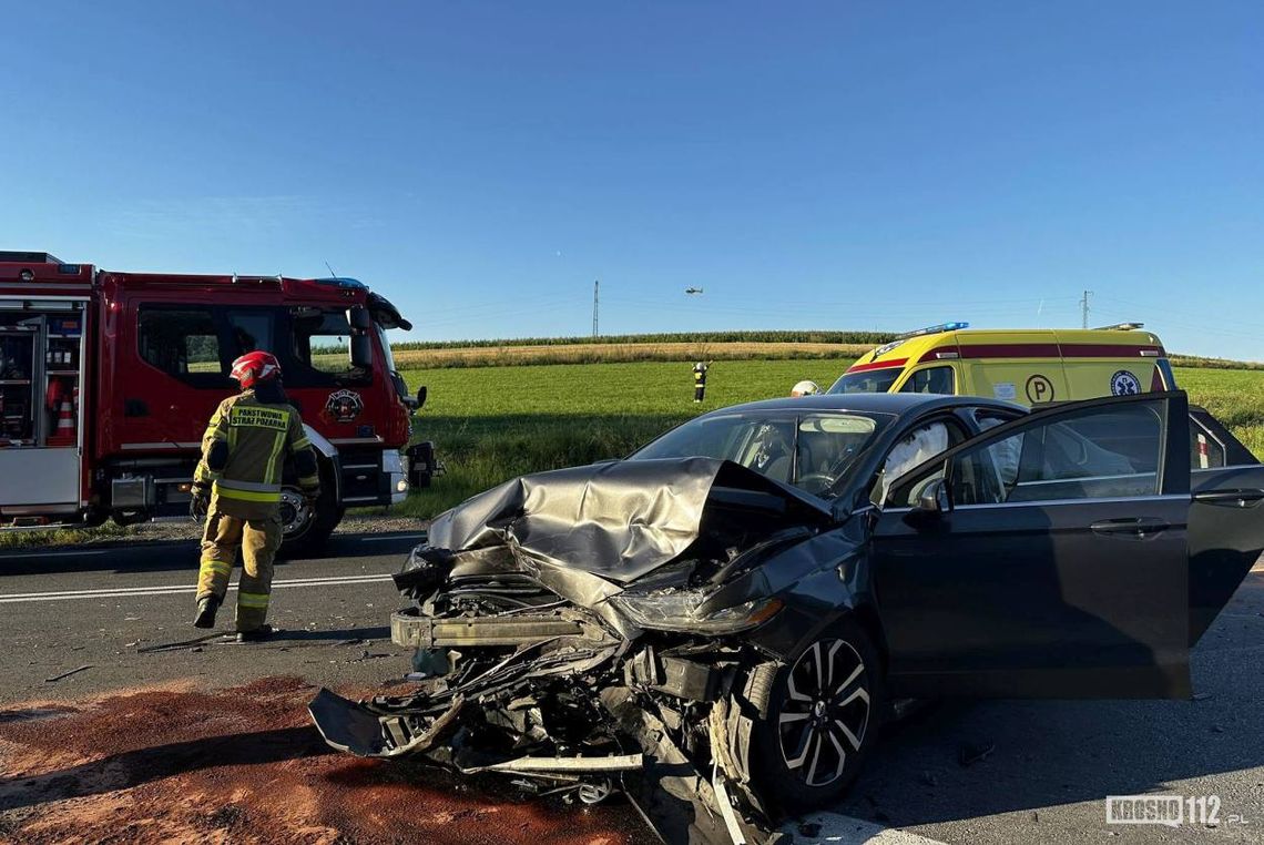 Besko/Sieniawa. Fordem wjechał w Volkswagena. Cztery osoby ranne