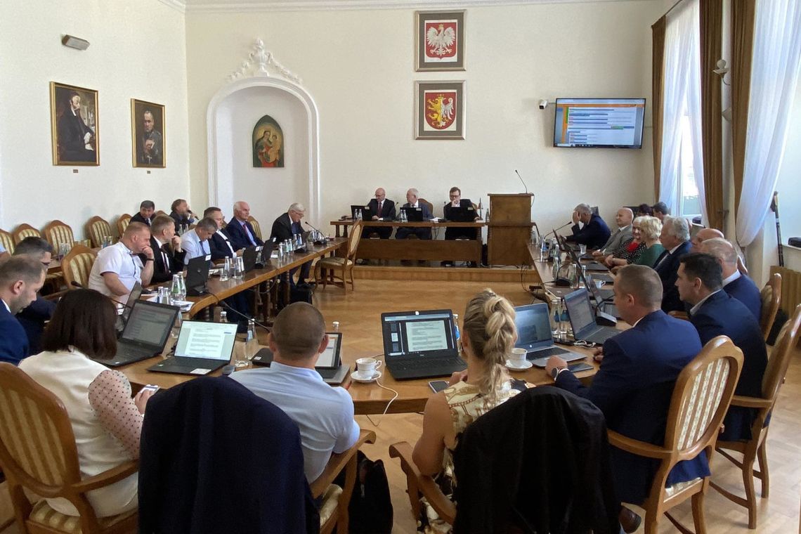 Bez dyskusji, jednogłośnie, radni udzielili prezydentowi Krosna absolutorium