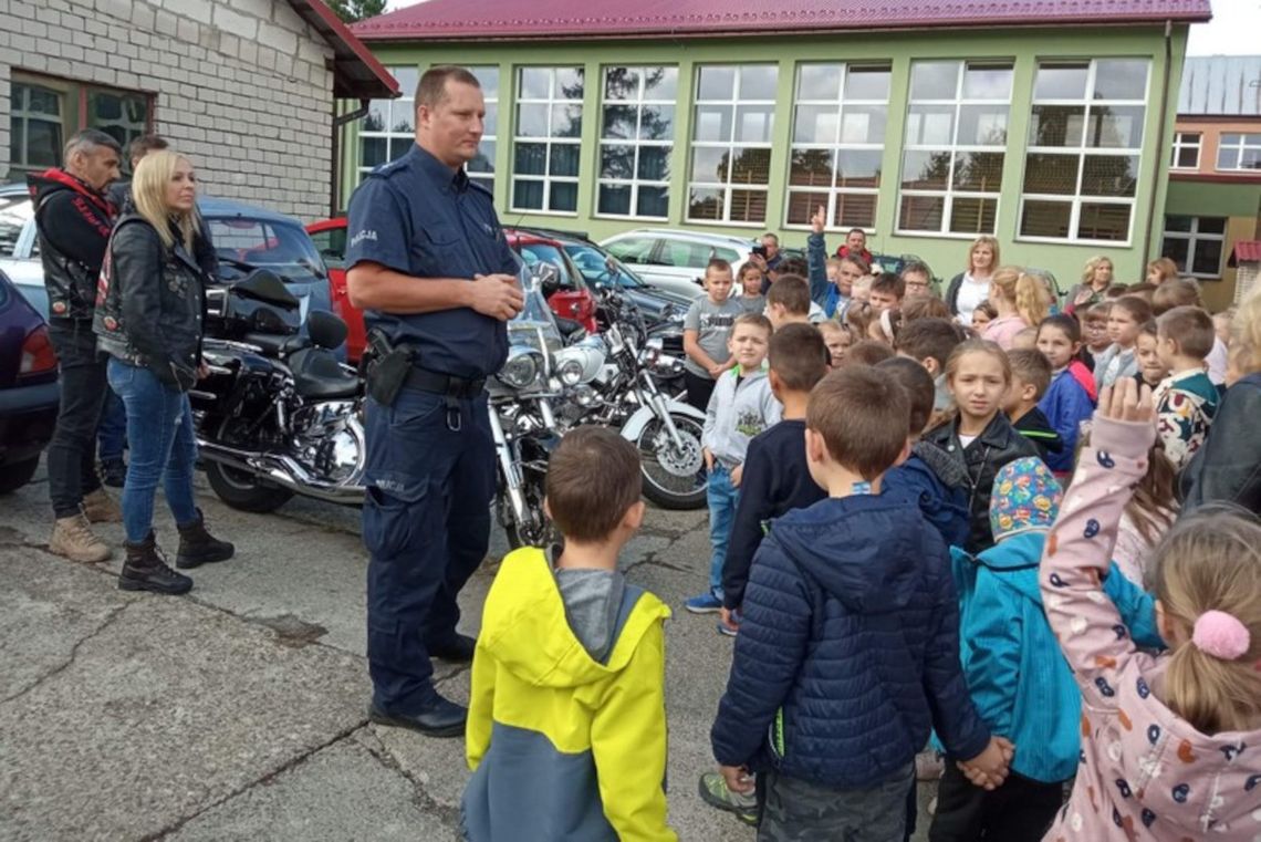 Bezpieczna droga do szkoły. Akcja policji i jedlickich motocyklistów w Odrzykoniu