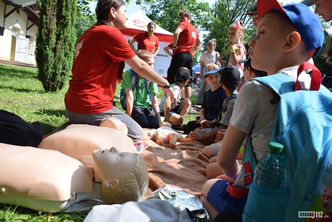 Bezpieczne wakacje. Piknik edukacyjny dla dzieci z krośnieńskich szkół w Ogródku Jordanowskim