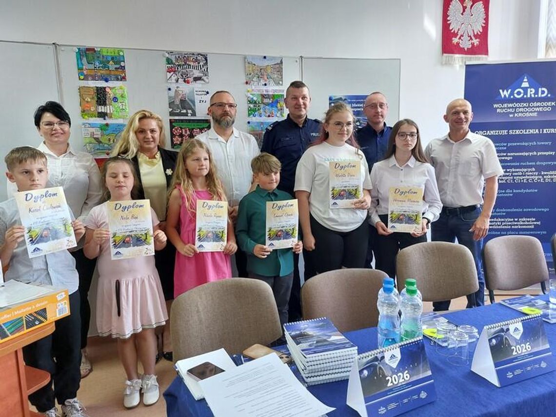 „Bezpieczni w ruchu drogowym” – młodzi artyści promują bezpieczeństwo na drodze