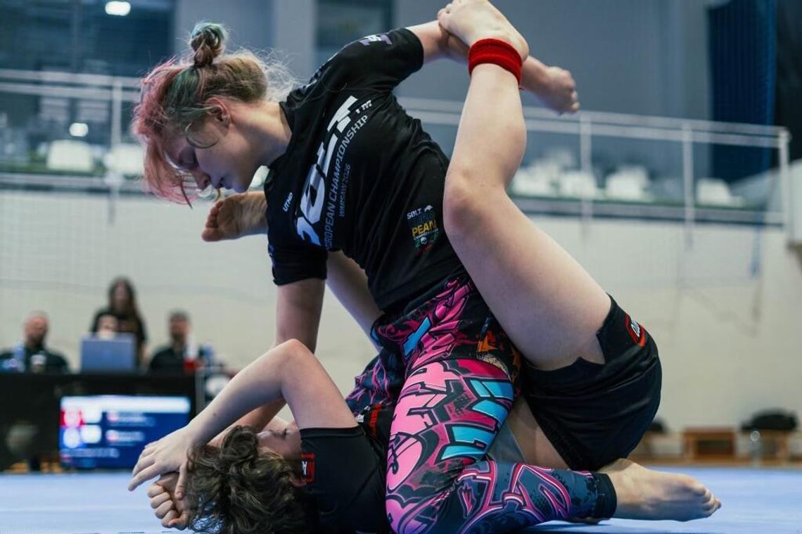 Blanka Holc z Krosna z medalami na SOLT 17 i Mistrzostwach Polski MMA Blanka Holc z Krosna z medalami na SOLT 17 i Mistrzostwach Polski MMA