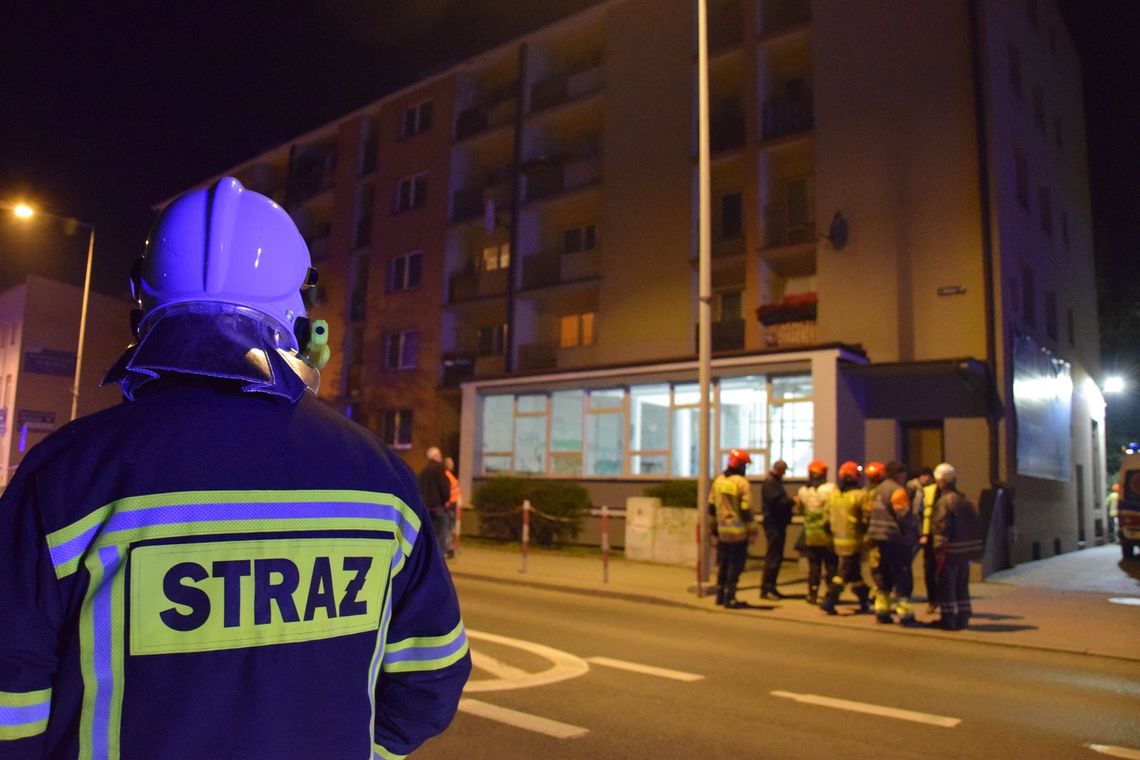 Blok mieszkalny grozi zawaleniem. Odcinek DK28 w Jaśle zablokowany