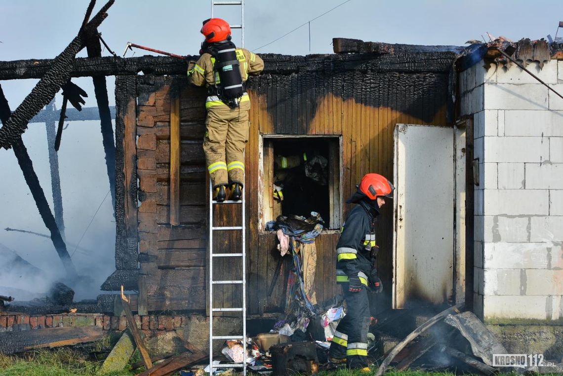 ? Bóbrka. Pożar drewnianego pustostanu
