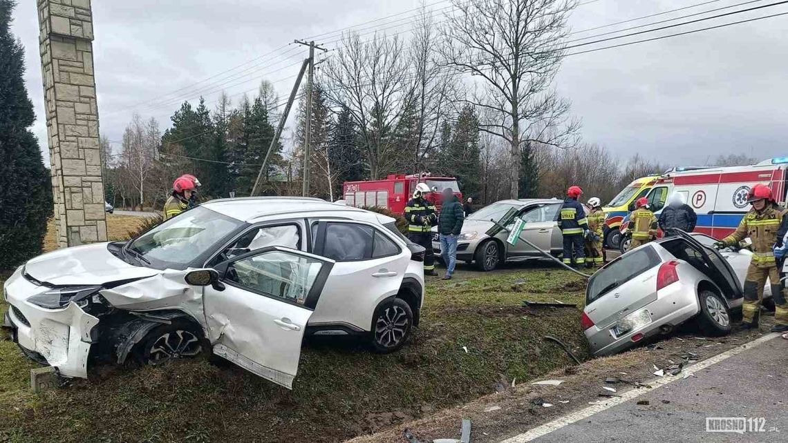 Bóbrka. Zderzenie dwóch samochodów. Są ranni [AKTUALIZACJA 2]