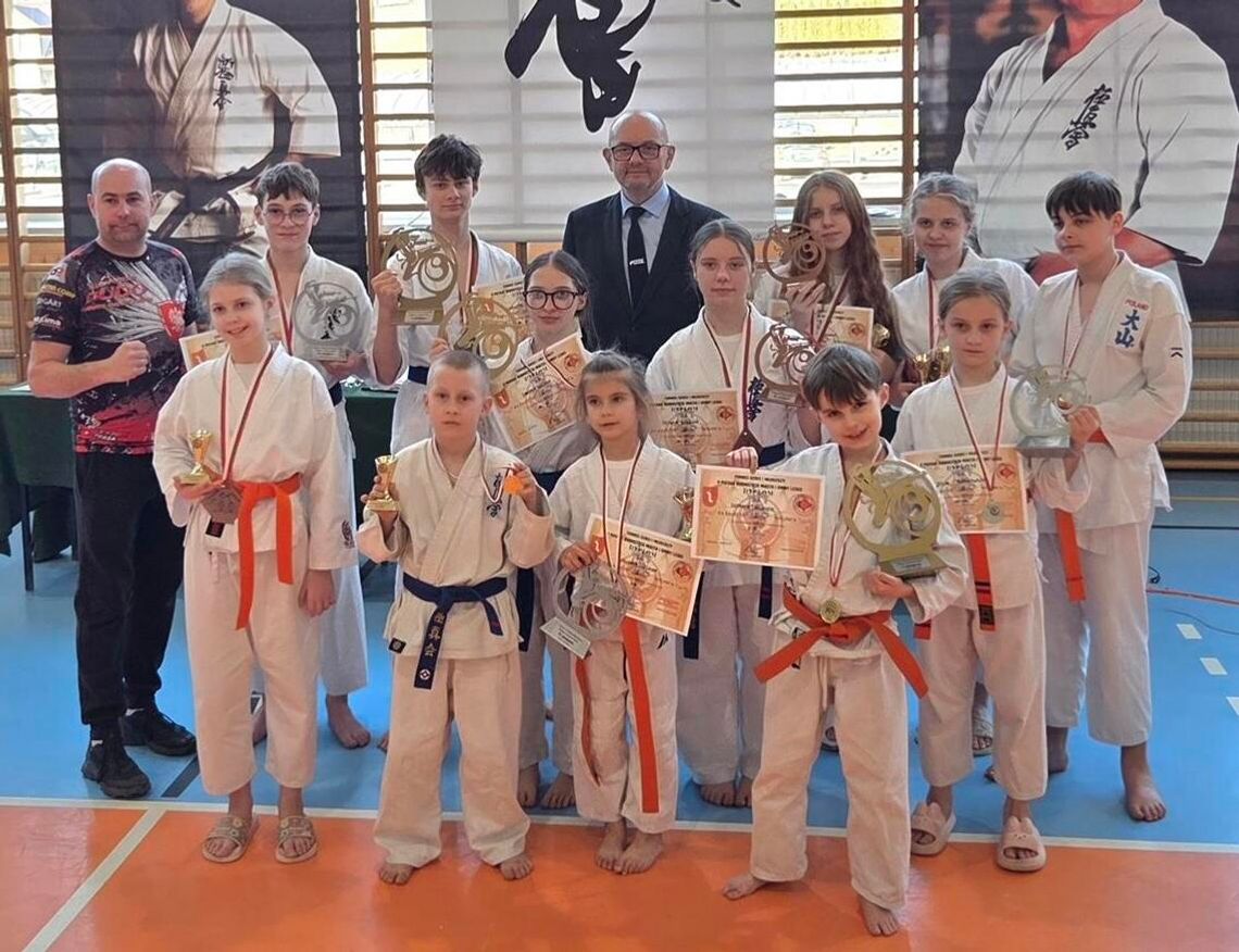 Bokserzy i karatecy KS BUDO z sukcesami. Medale na ringu i macie