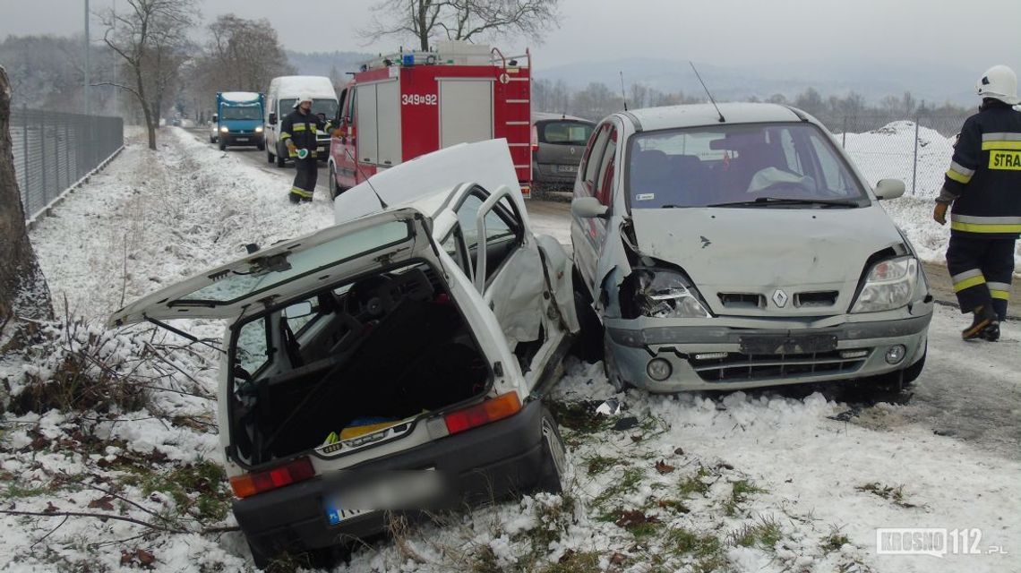 Bratkówka: Zderzenie pojazdów na śliskiej nawierzchni