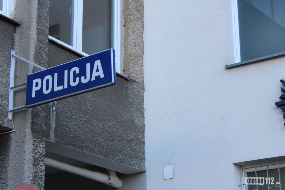 ? Budynek komendy policji w Brzozowie obrzucony koktajlem Mołotowa