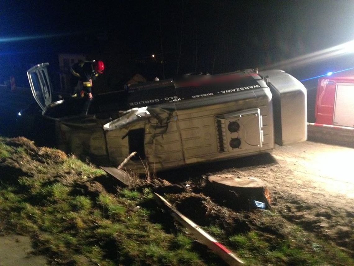 Bukowa: Wypadek busa krośnieńskiej firmy. Cztery osoby w szpitalu