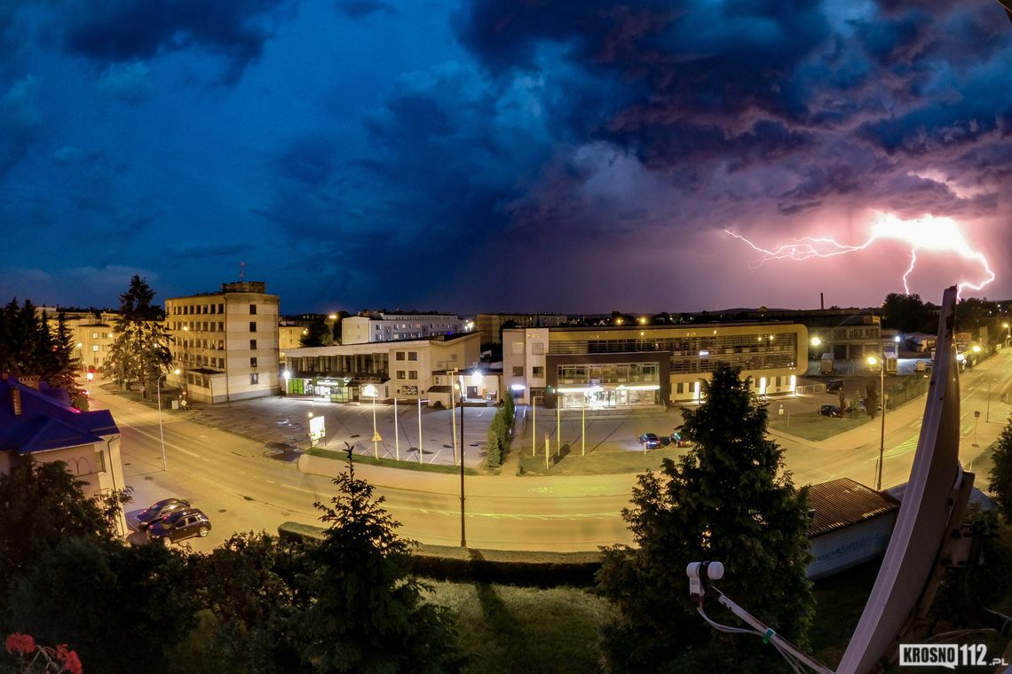 Burze nad Podkarpaciem. ostrzeżenie pierwszego stopnia, możliwe grad i gwałtowne wzrosty wód