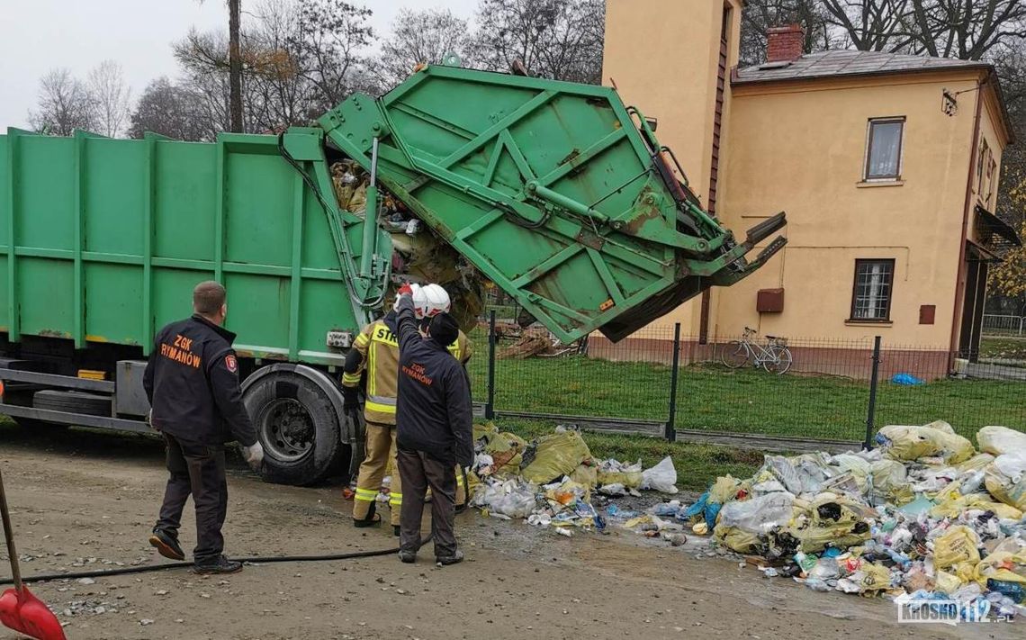 ? Bzianka. Pożar odpadów w śmieciarce