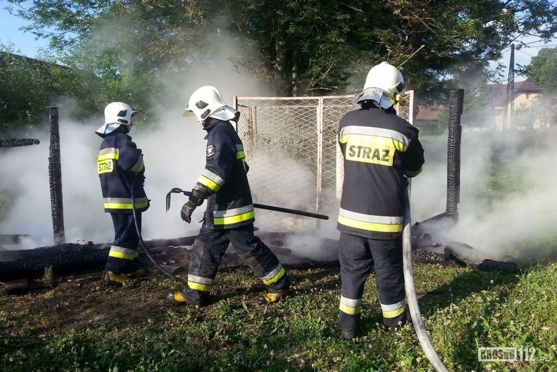 BZIANKA: Strażacy wezwani do pożaru ogrodzenia