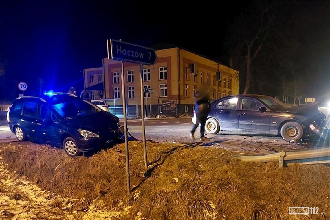 ? Bzianka. Zderzenie Peugeota, Skody i BMW na skrzyżowaniu z drogą wojewódzką 887