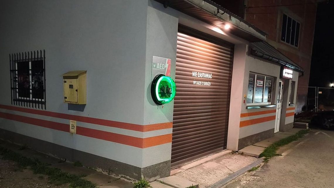 Całodobowy AED na remizie OSP Świerzowa Polska. Strażacy zwiększają bezpieczeństwo Całodobowy AED na remizie OSP Świerzowa Polska. Strażacy zwiększają bezpieczeństwo