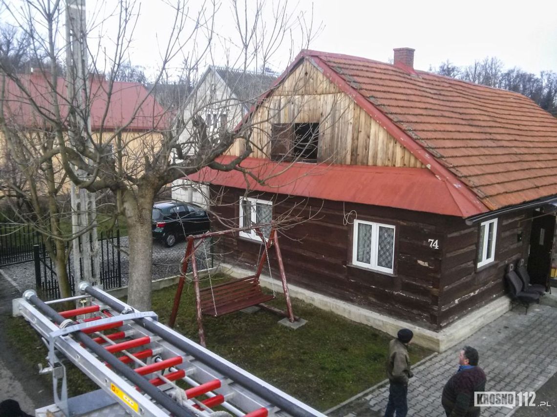 Cergowa: Pożar na poddaszu drewnianego budynku