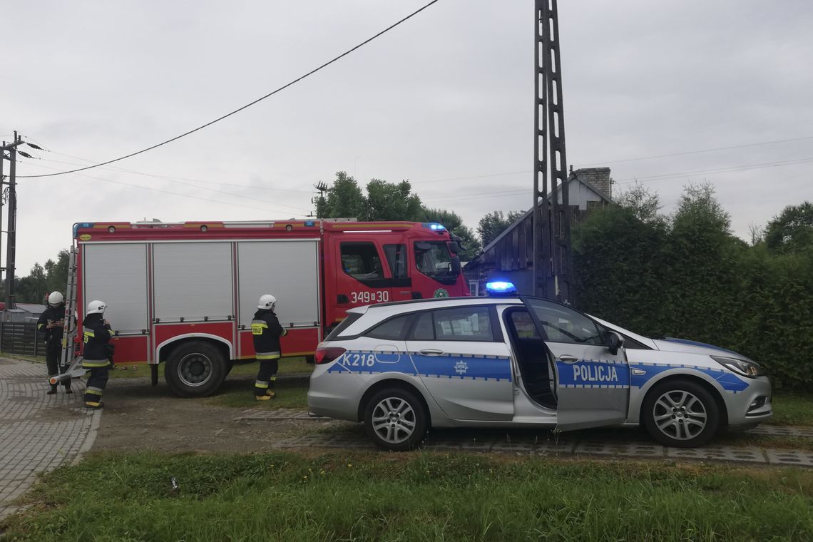 CHLEBNA: Kolizja dwóch aut na łuku drogi