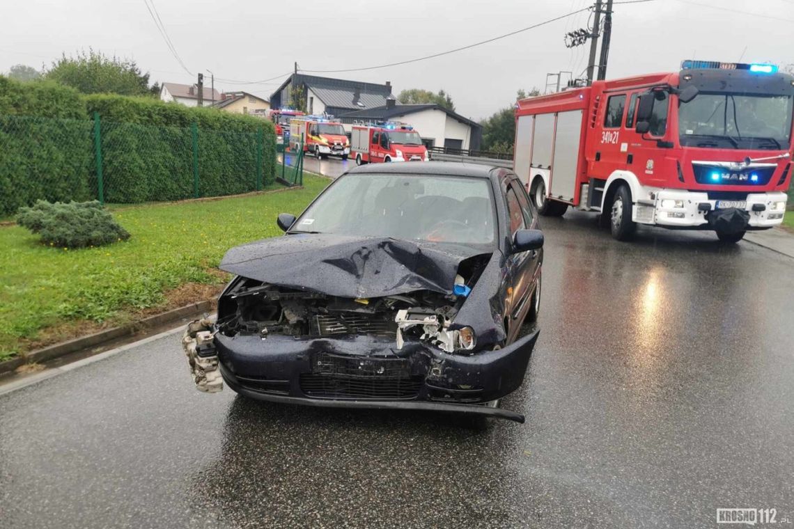 Chlebna. Zderzenie volkswagena i hondy na łuku drogi