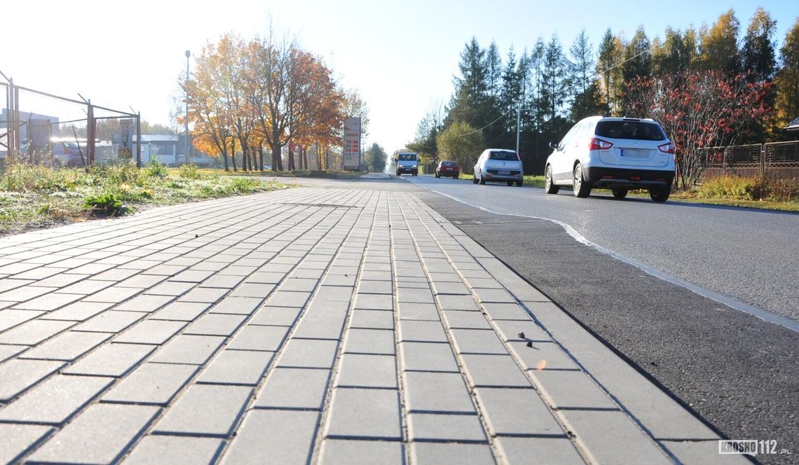 Chodnik w Zręcinie i Bóbrce kosztował blisko 3,8 mln zł. Jest już gotowy [ZDJĘCIA]