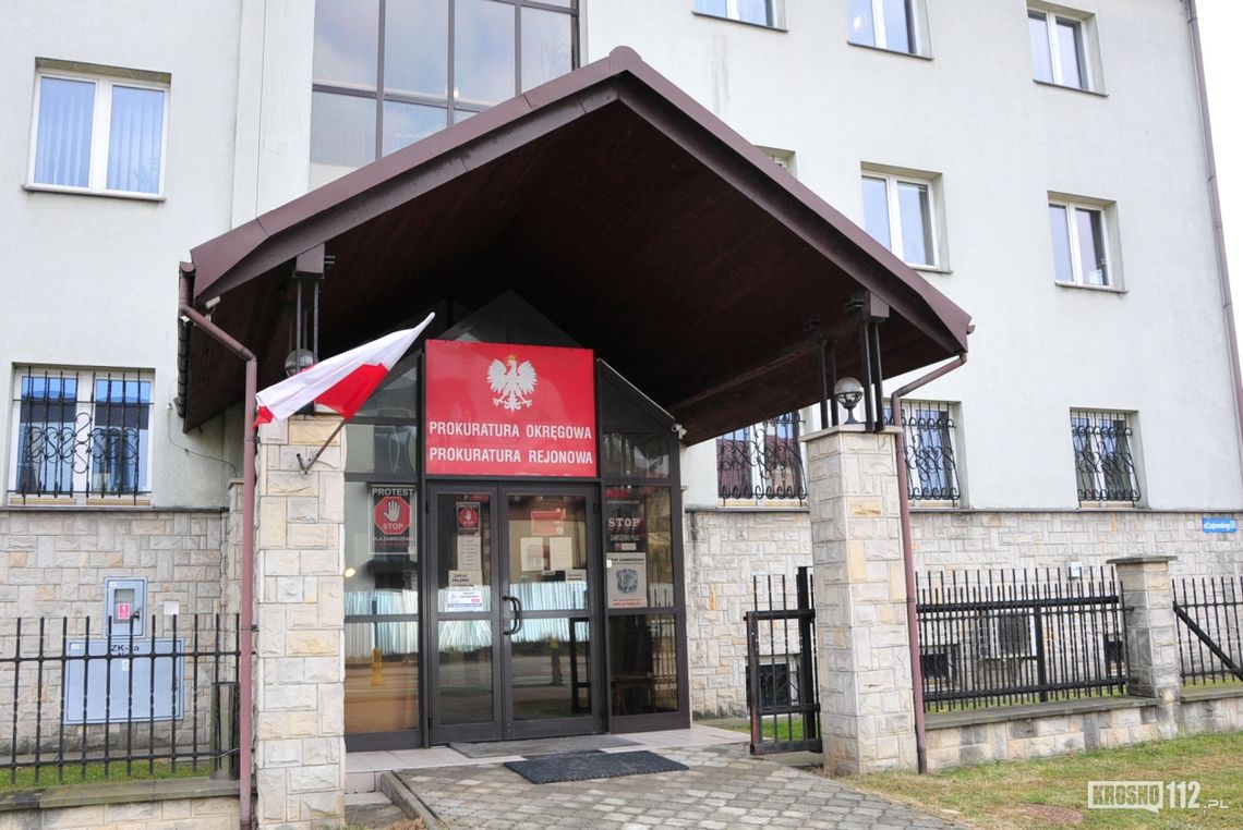 Ciągnęła psa za samochodem. To nie jedyny zarzut wobec 68-letniej kobiety