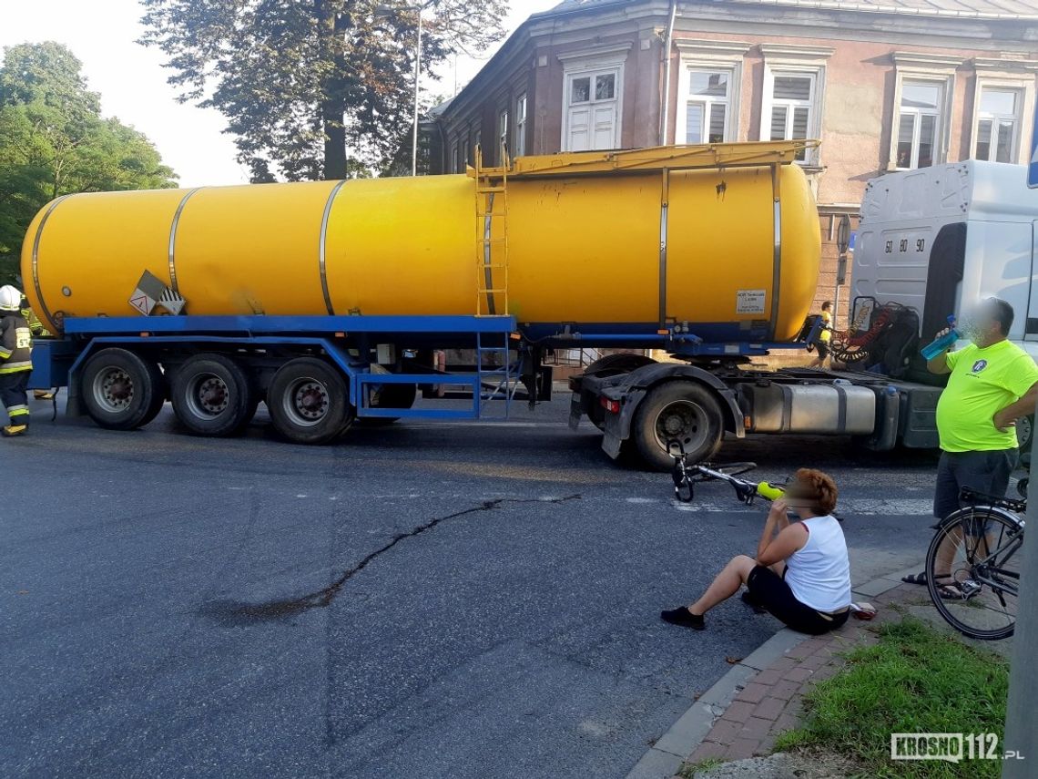 Ciężarówka potrąciła rowerzystę na skrzyżowaniu DK19 w Dukli