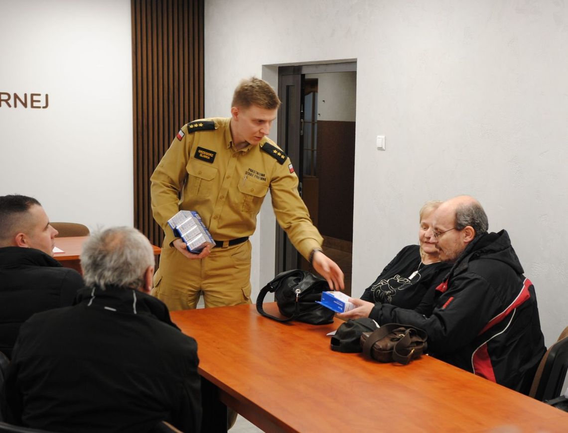 „Czadowa Straż”. Krośnieńscy strażacy rozdawali czujki i edukowali mieszkańców