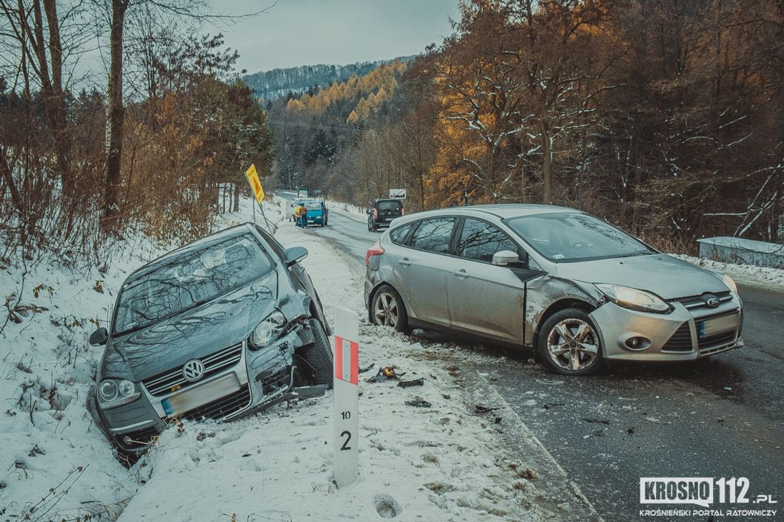 CZARNORZEKI: Poranne zderzenia samochodów na oblodzonej drodze