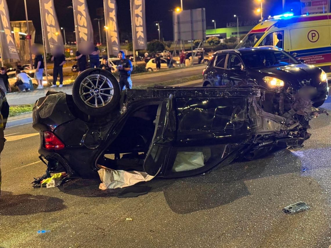 Dachowanie BMW na Bieszczadzkiej Dachowanie BMW na Bieszczadzkiej