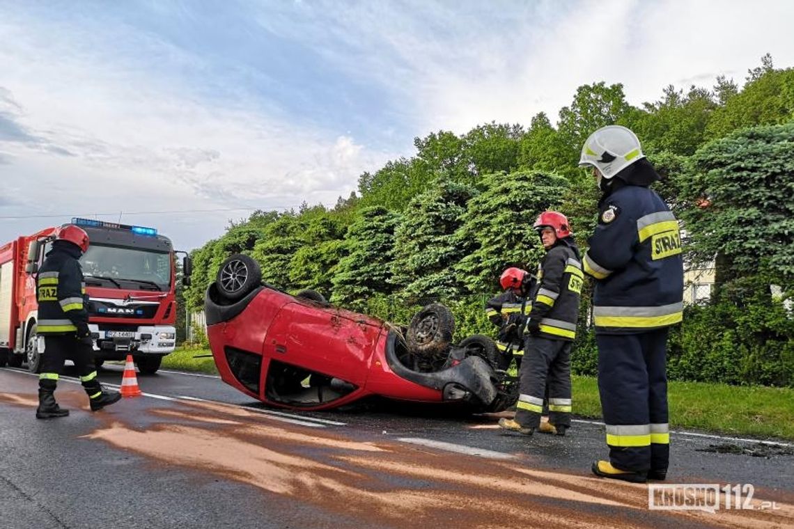 Dachowanie Forda na granicy Krosna i Krościenka Wyżnego