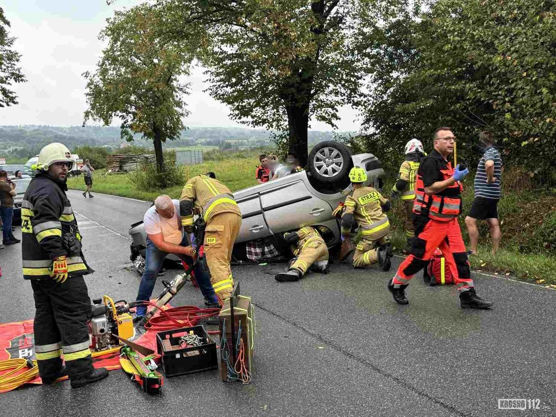 Dachowanie samochodu. Dwie kobiety ranne [AKTUALIZACJA: Obrażenia nie zagrażają życiu]