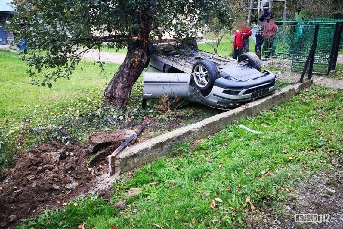 Dachowanie w Draganowej. Interweniowały służby
