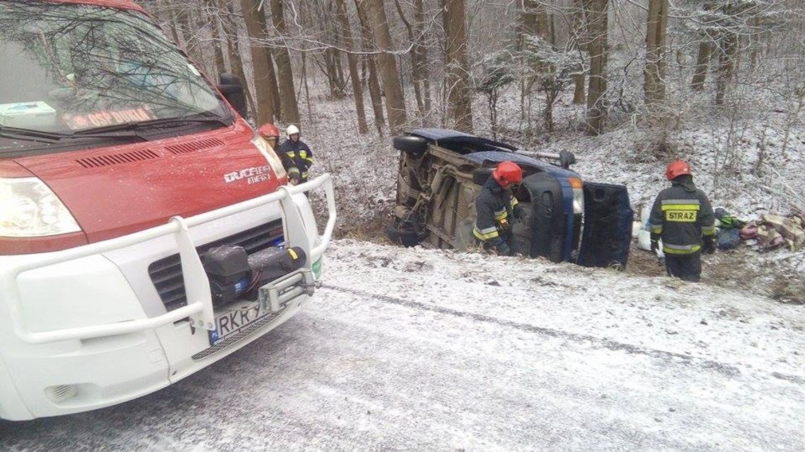 Daliowa: Bus przewożący ludzi wypadł z drogi