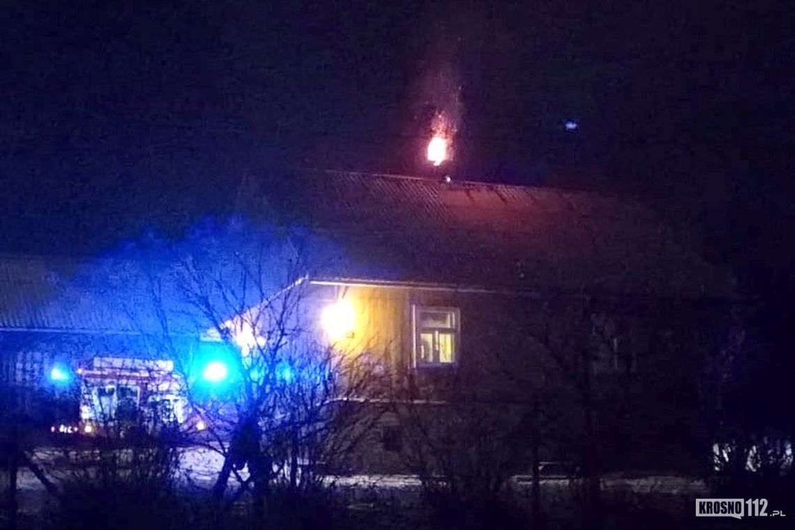 ? Daliowa: Pożar w drewnianym budynku. Ogień wychodził z komina