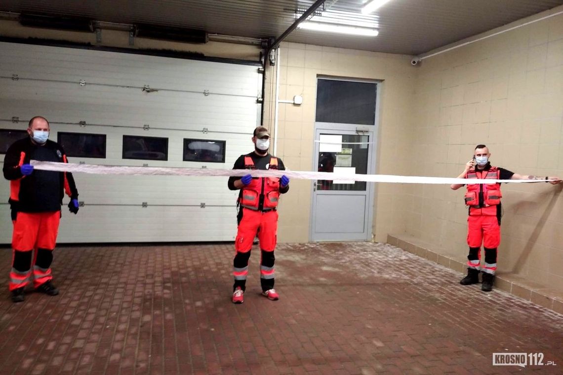 Defibrylacja "zapisana" na 7 metrach. Medycy walczyli o życie pacjenta
