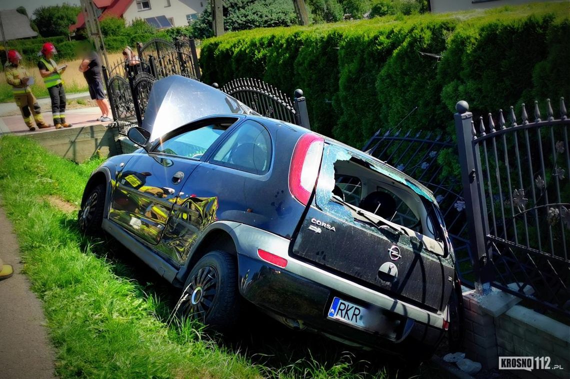 ? Długie. Kolizja osobówek. Opel w rowie