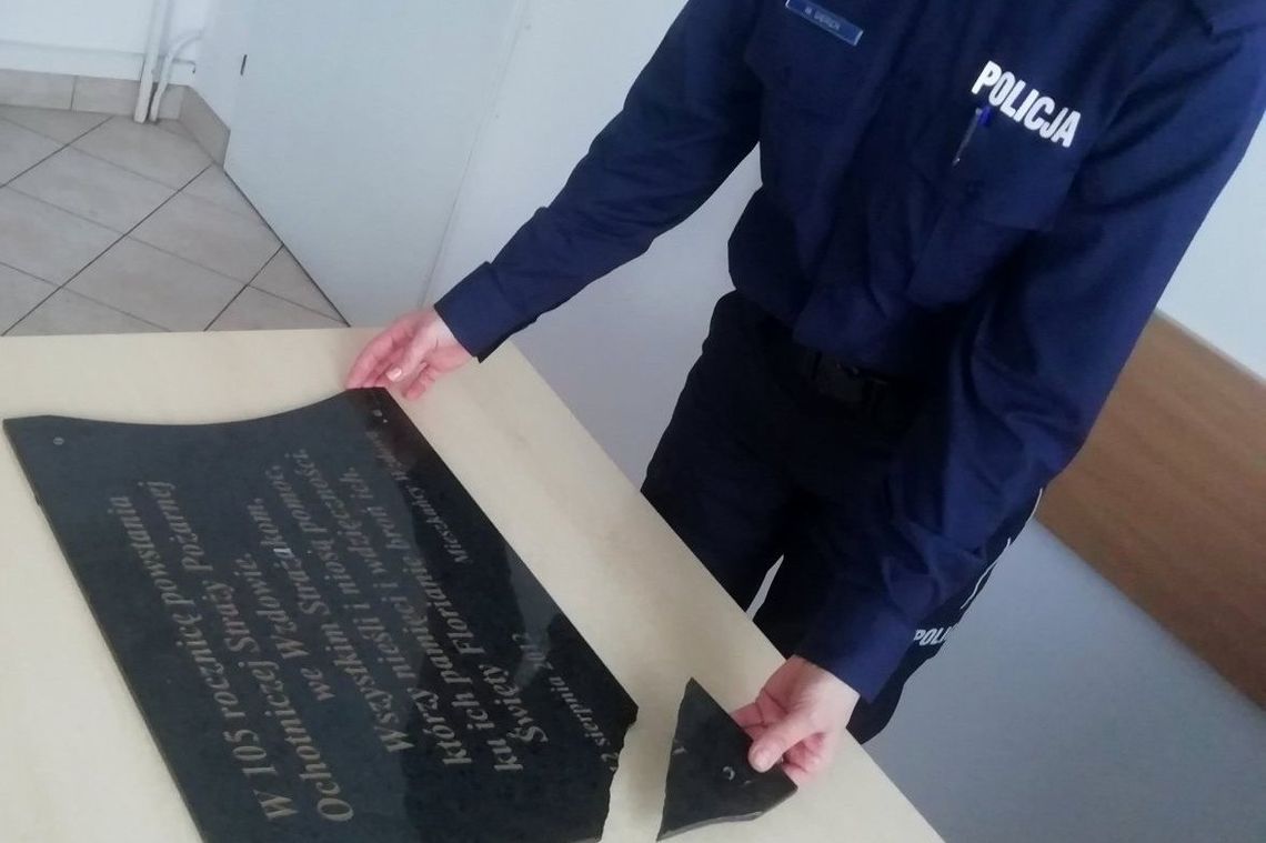 Do 5 lat pozbawienia wolności grozi sprawcy kradzieży pamiątkowej tablicy z remizy OSP Wzdów