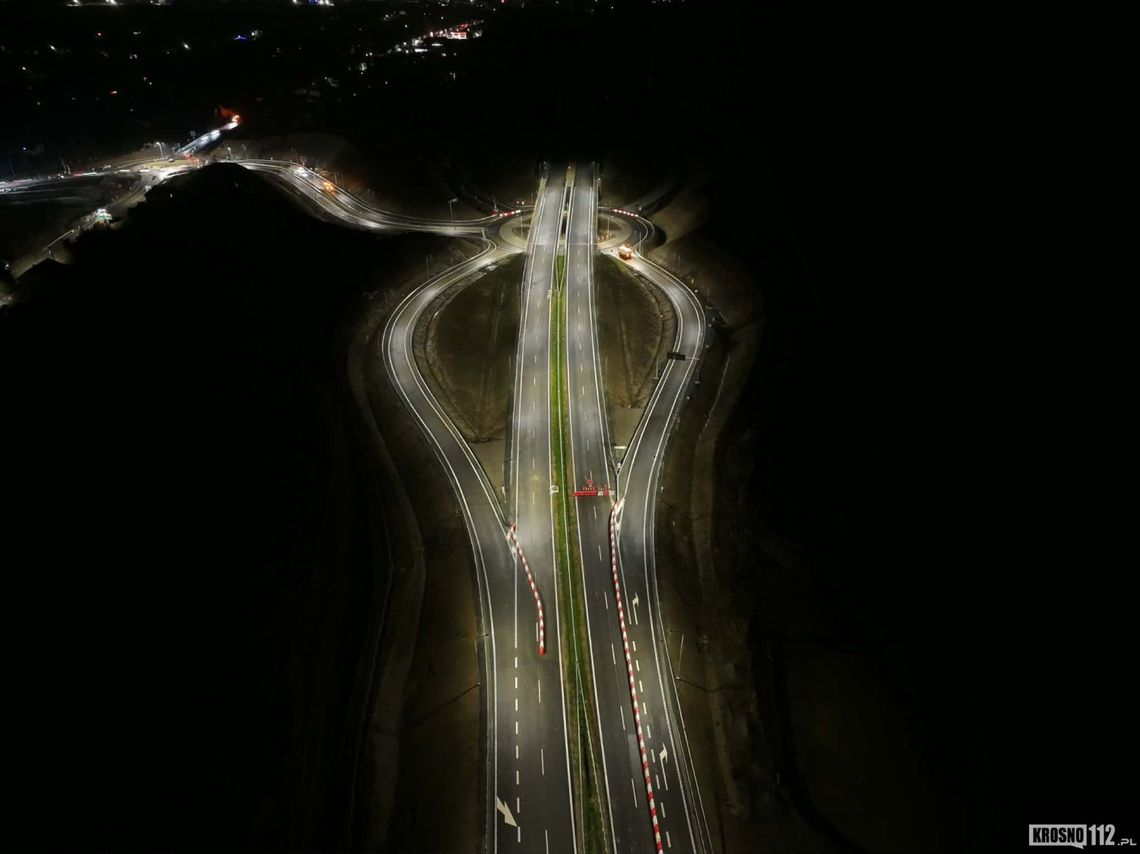 Do otwarcia S19 jeden krok. Tak prezentuje się nocą węzeł "Dukla"