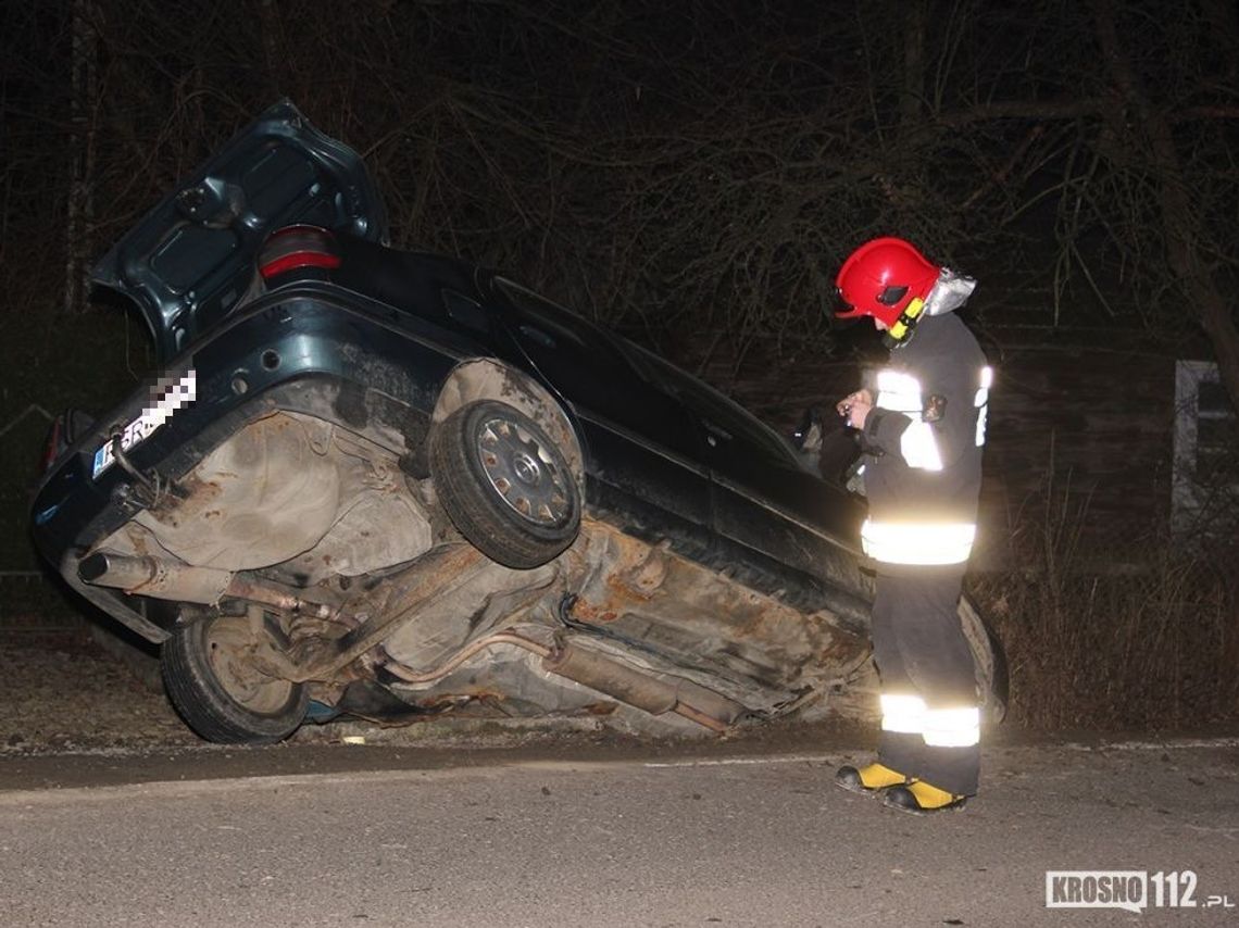 DOBIESZYN: Auto wjechało do rowu. Kierowcy brak